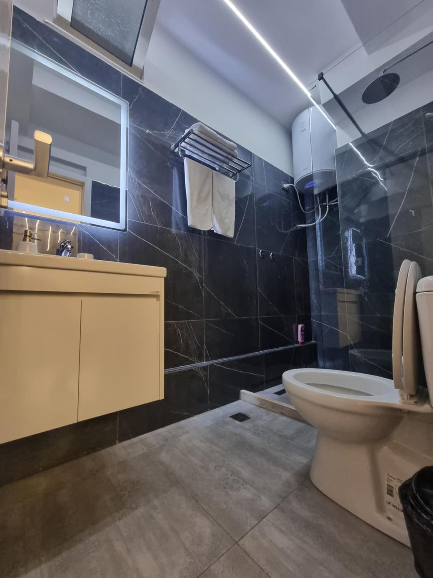 Mon Prive Apartment Tiranë Bilik gambar